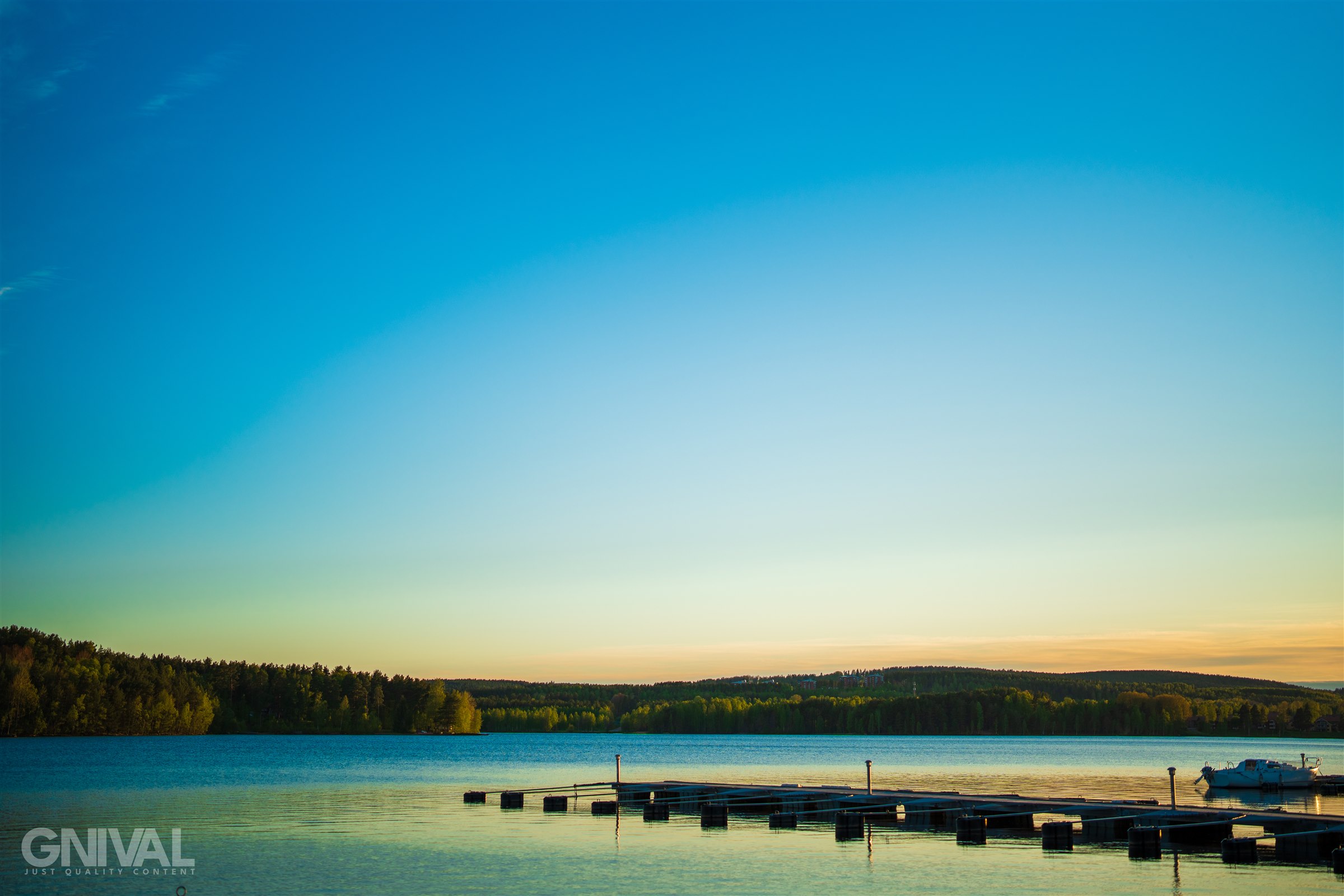 Dalarnas landskap i stilla kvällsljus